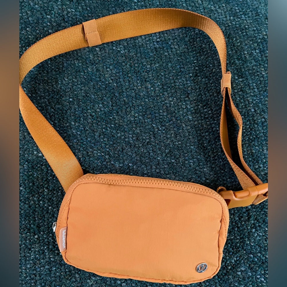 lululemon everywhere belt bag